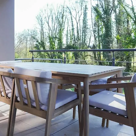 Superbe Maison Au Calme Avec Stationnement Gratuit * 牟罗兹