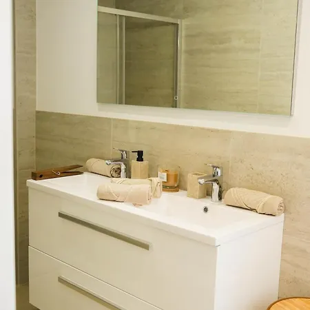 Superbe Maison Au Calme Avec Stationnement Gratuit 牟罗兹