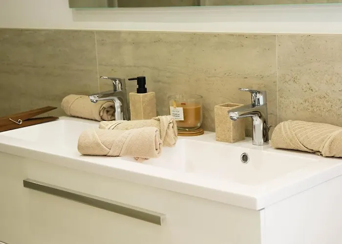 Superbe Maison Au Calme Avec Stationnement Gratuit