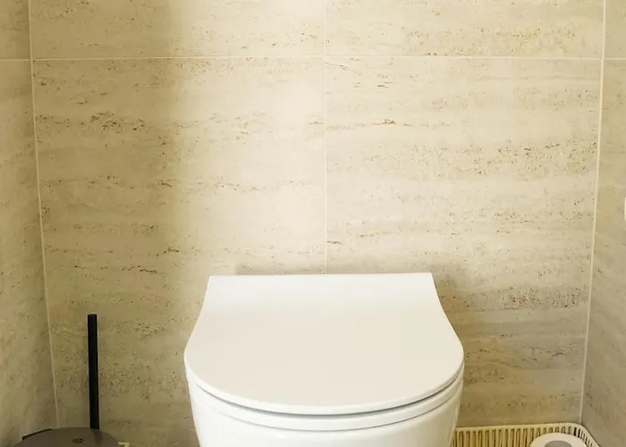 Superbe Maison Au Calme Avec Stationnement Gratuit *